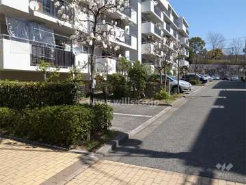 敷地内駐車場（屋外平面式）