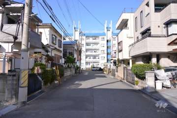 敷地南側の前面道路