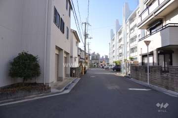 敷地南側の前面道路