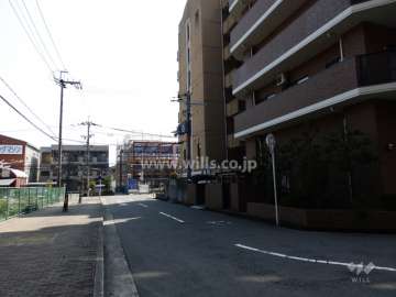 敷地北側の前面道路