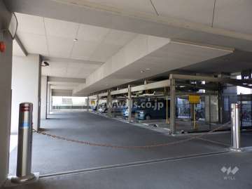 敷地内駐車場入口※入口にロボットゲートが付いています。