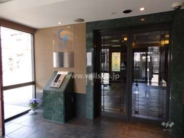 エントランスはオートロック付です。