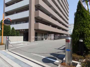 敷地内駐車場入口※入口にはロボットゲートがついています。