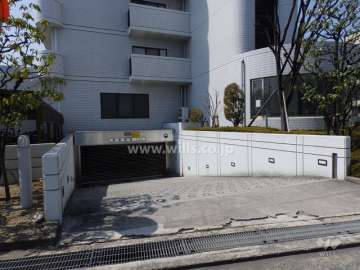 敷地内駐車場出入り口