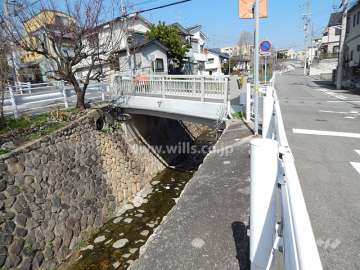 近くを流れる石屋川水系の新田川