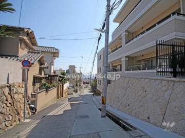 敷地東側の前面道路