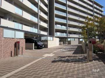 1階の住戸には一部専用の駐車場が付いています。