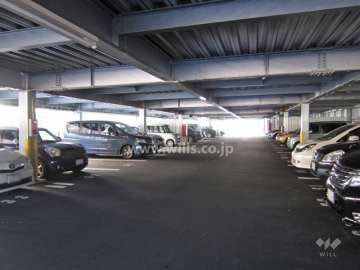 駐車場は平面自走式です。