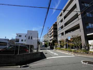 敷地南側の前面道路