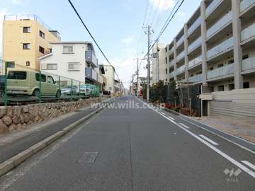敷地北側の前面道路