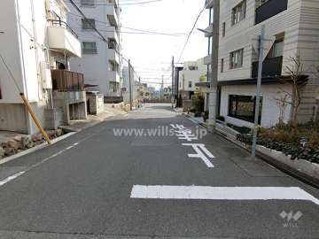 敷地東側の前面道路
