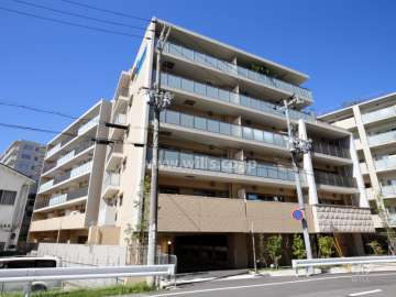 プレサンスロジェ西宮北口の外観（南東側から）