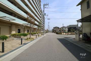 敷地南東側の前面道路