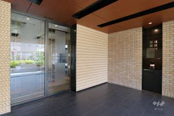 エントランスはオートロック付きです。