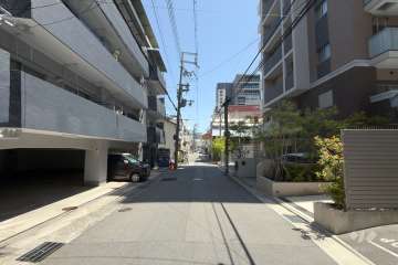 敷地北側の前面道路
