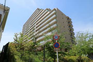 シンフォニア新千里南町ガーデンズB棟の外観(南東側から)