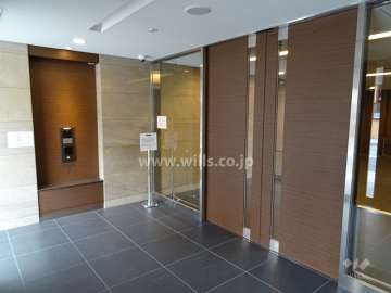 エントランスにはオートロック付です。