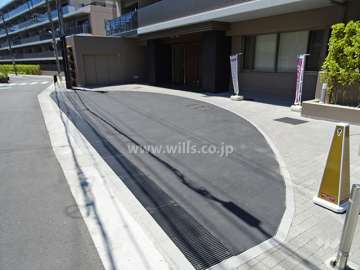 エントランスの車寄せスペース