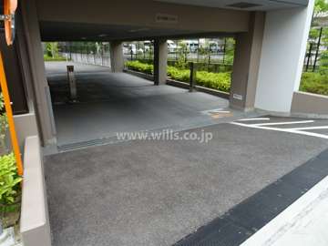 駐車場出入り口（ロボットゲート付）