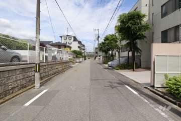 敷地北側の前面道路