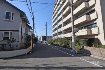 敷地南側の前面道路