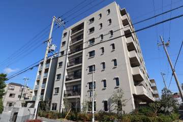 ブランズ甲南山手パークサイドの外観（西側から）