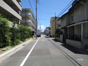 敷地南側の前面道路