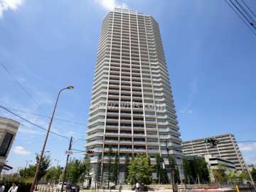 パークタワー南千里丘（南東側から）