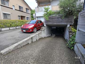 駐車場出入り口