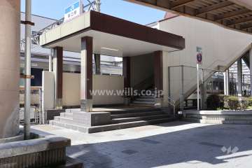 エントランスを出てすぐのところにJR「塚口」駅改札があります。