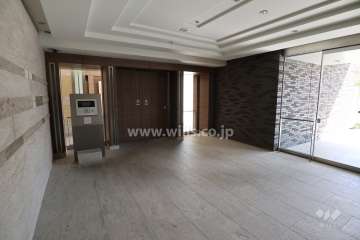 エントランスはオートロック付きです。