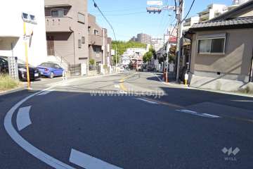 敷地北東側の前面道路