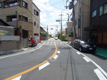 敷地北側の前面道路