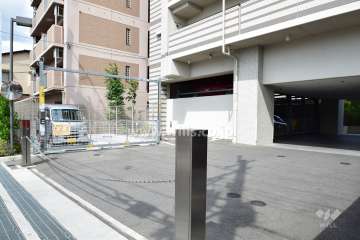 駐車場出入り口