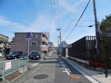 敷地北側の前面道路