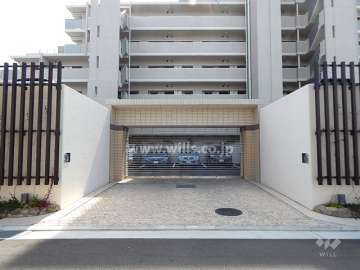 駐車場の出入り口（リングシャッター付き）