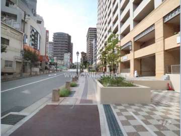 敷地南西側前面道路（南東方向から）