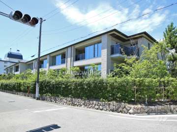 プラウド芦屋平田町の外観（北東側から）