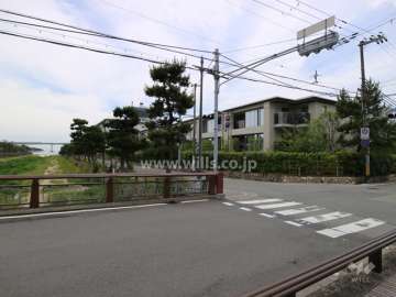 東側前面道路と芦屋川