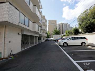 敷地内駐車場（屋外平面式と屋内平面式）