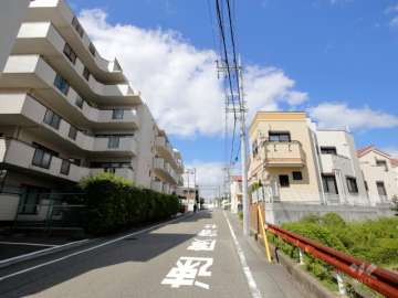 敷地東側の前面道路