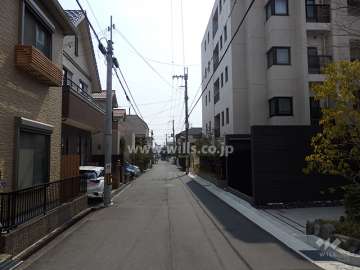 敷地東側の前面道路
