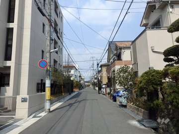 敷地東側の前面道路