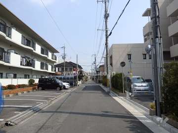 敷地北側の前面道路