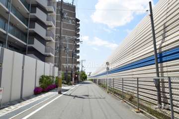 敷地北西側の前面道路