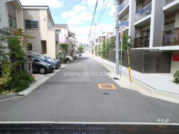 敷地南西側の前面道路（南東側から）