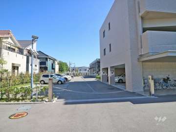 駐車場出入り口