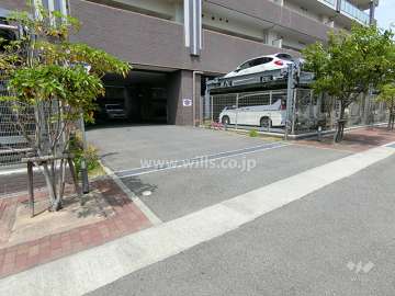 駐車場出入り口
