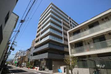 プレサンスロジェ西宮鳴尾の外観（南東側から）
