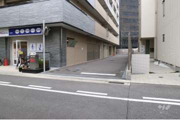 駐車場出入り口